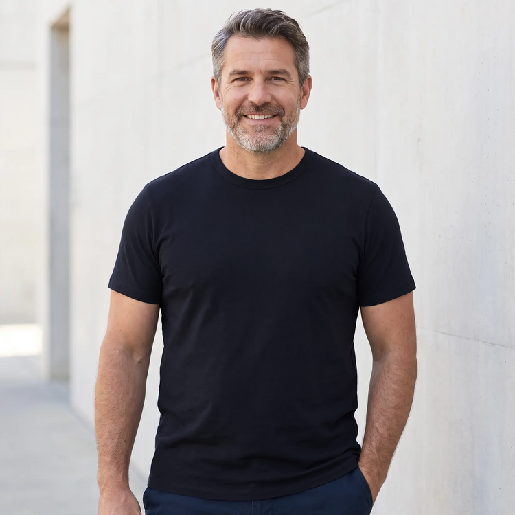 Men wearing Bleu marine Classic Crew Driggs Tee