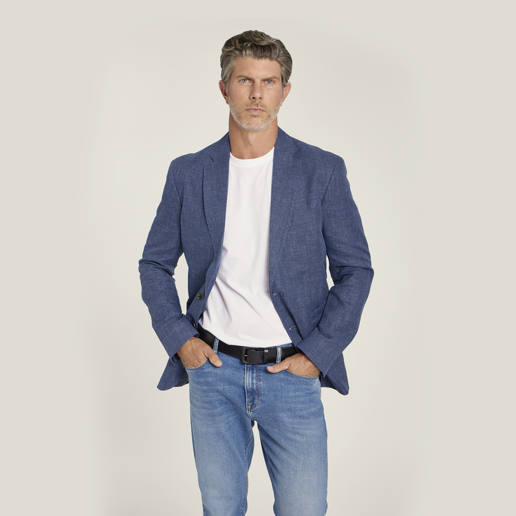 Men wearing Blanc Classic Crew Driggs Tee