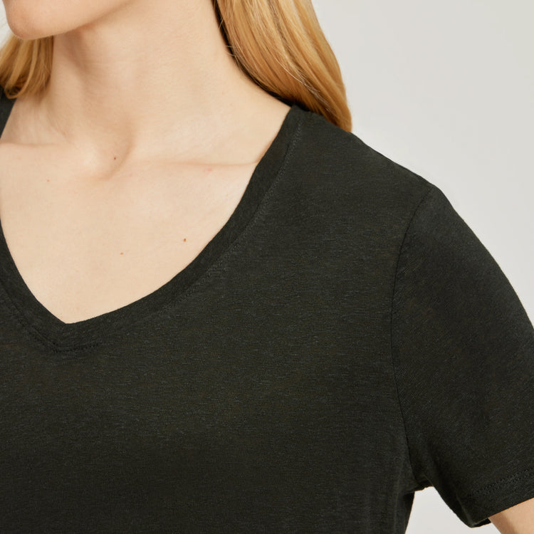 Women wearing Black Relaxed Linen Blend V-Neck Tee