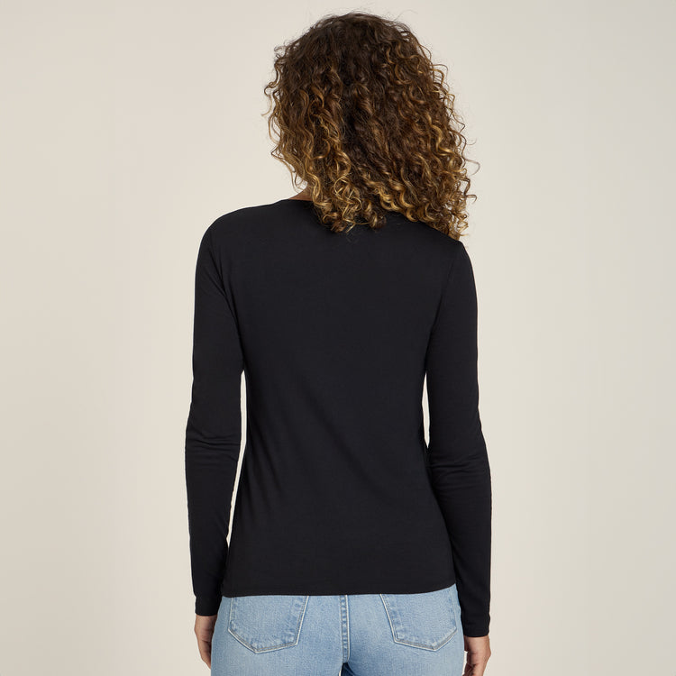 Women wearing Negro Long Sleeve V-Neck Tee Marcy