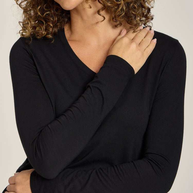 Women wearing Negro Long Sleeve V-Neck Tee Marcy