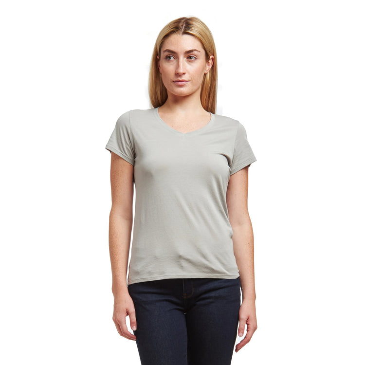 Women wearing White Mott&Bow | Fitted V-Neck Marcy Tee tt