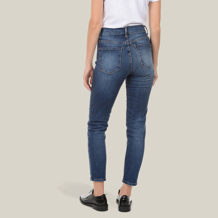 Women wearing Azul oscuro/medio Mom Ridge Jeans