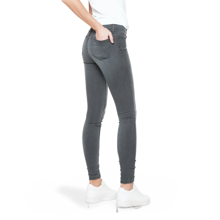 Women wearing Gris medio Mid Rise Skinny Orchard Jeans