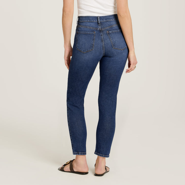 Women wearing Rinse High Rise Mom Ridge Jeans