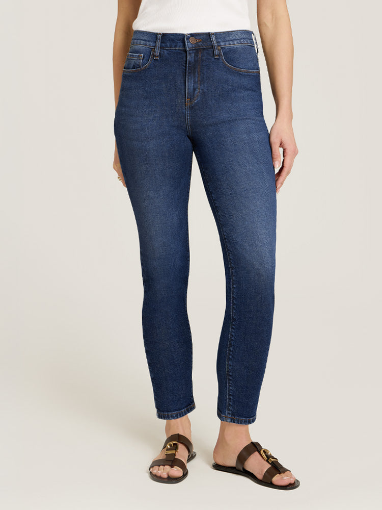 Women wearing Rinse High Rise Mom Ridge Jeans