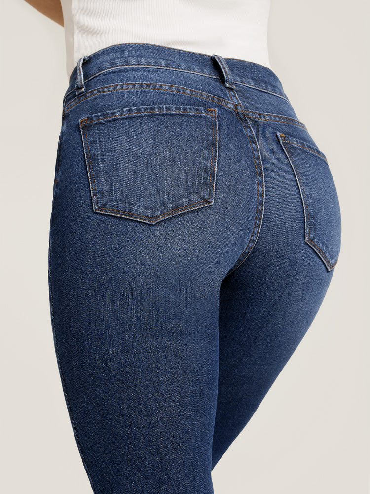 Women wearing Rinse High Rise Mom Ridge Jeans