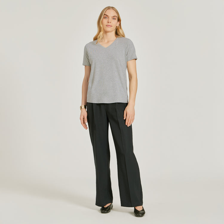 Women wearing Gris jaspeado Relaxed V-Neck Marcy Tee