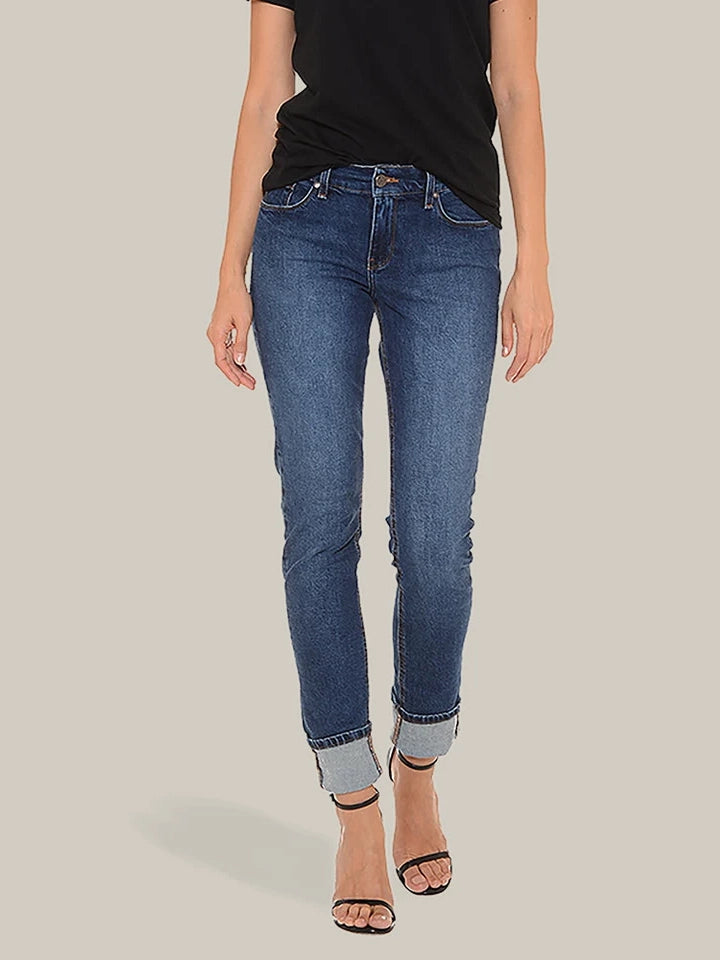 Women wearing Bleu Médium/Foncé Ridge Mid Rise Slim Straight Jeans