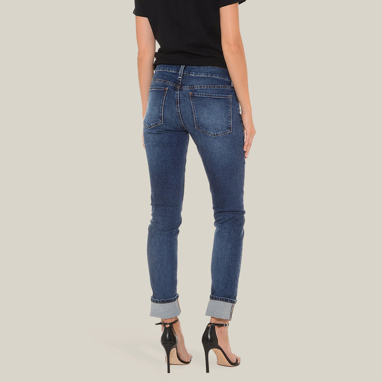 Women wearing Bleu Médium/Foncé Ridge Mid Rise Slim Straight Jeans