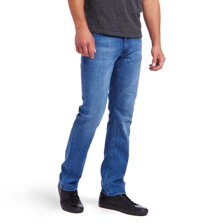 Men wearing Azul medio All Blue Jeans