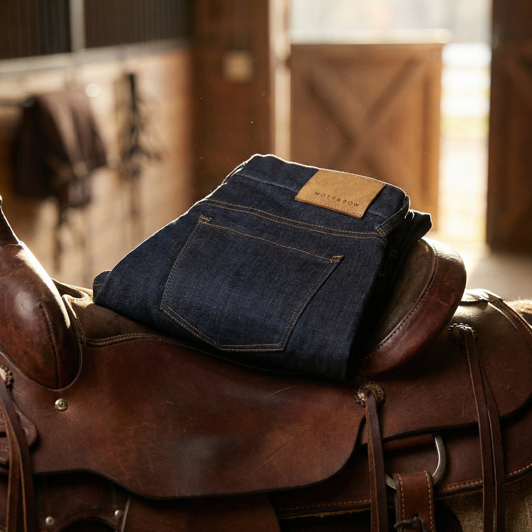 Men wearing Dark Blue Straight Crosby Jeans