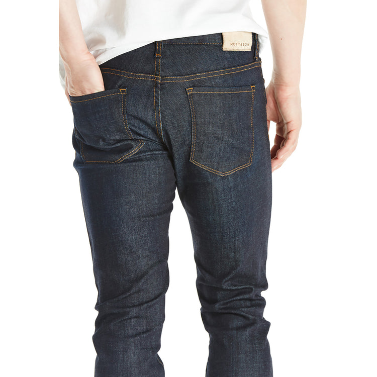 Men wearing Dark Blue Straight Crosby Jeans