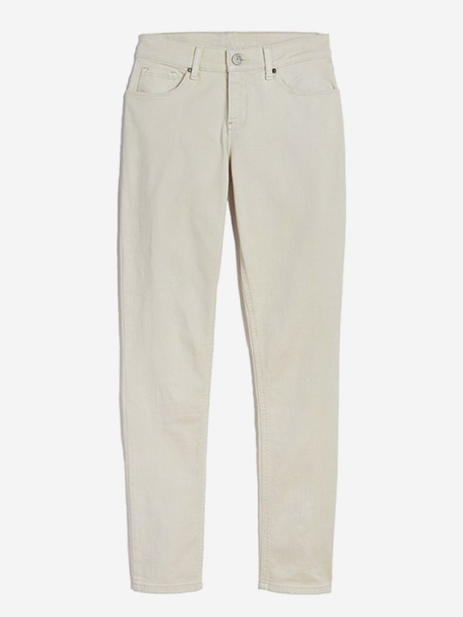 Women wearing Beige claro Slim Straight Mercer Jeans