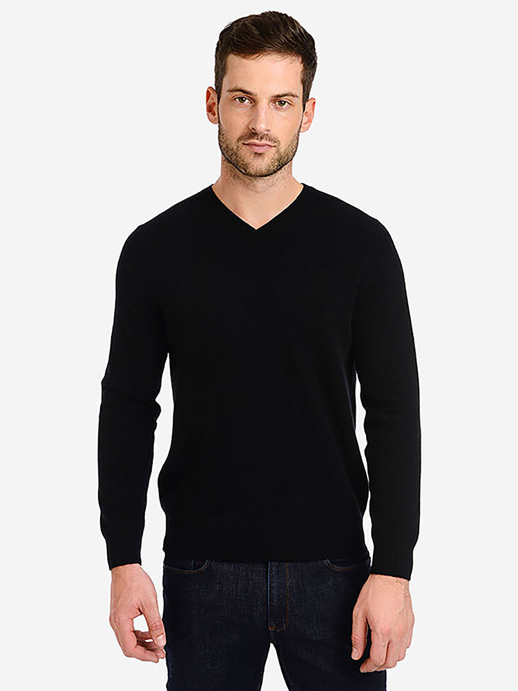Men wearing Black Classic Cashmere V-Neck Bergen Sweater