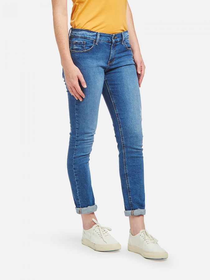 Women wearing Light/Medium Blue Mid Rise Slim Straight Fall Favorites