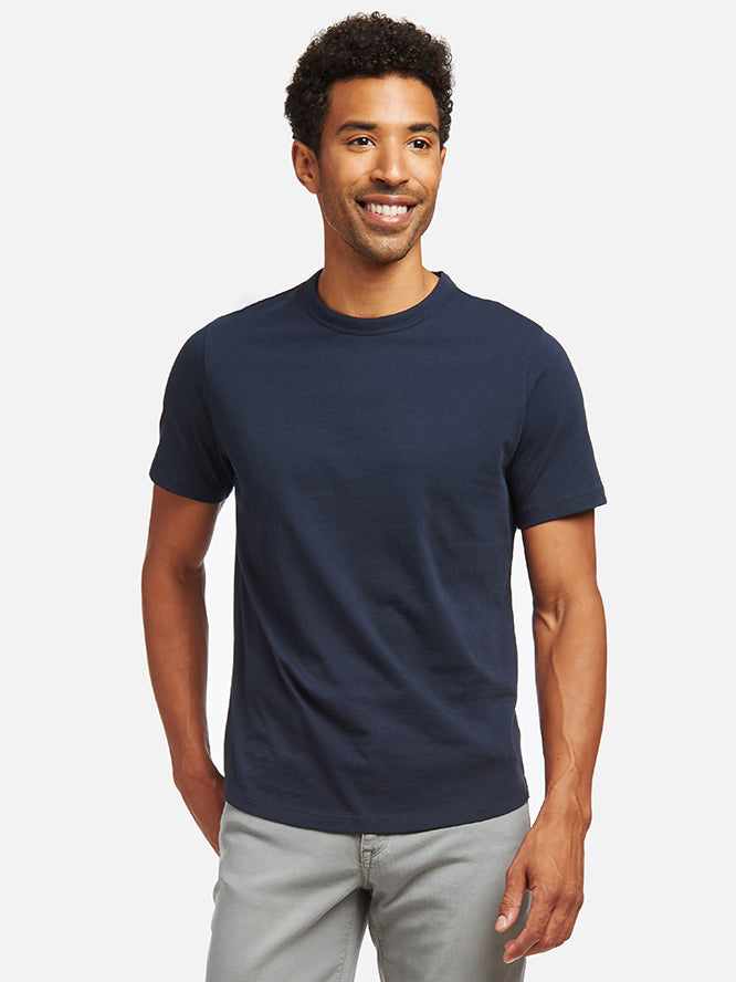 Men wearing Navy Curved Hem Driggs Tee