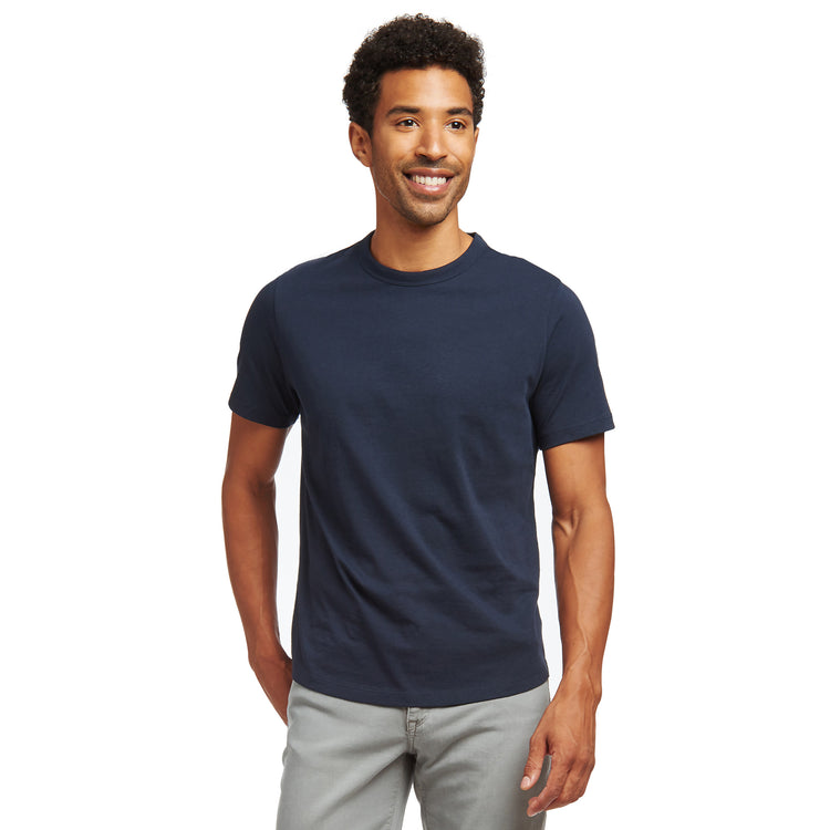 Men wearing Navy Curved Hem Driggs Tee