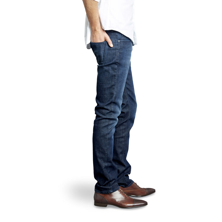 Men wearing Azul oscuro/medio All Blue Jeans