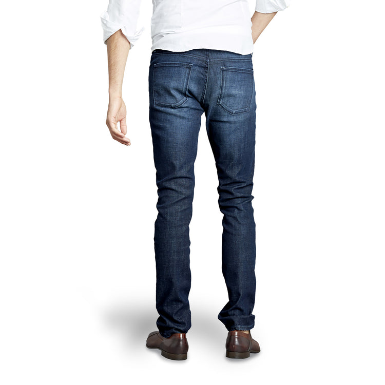 Men wearing Azul oscuro/medio All Blue Jeans