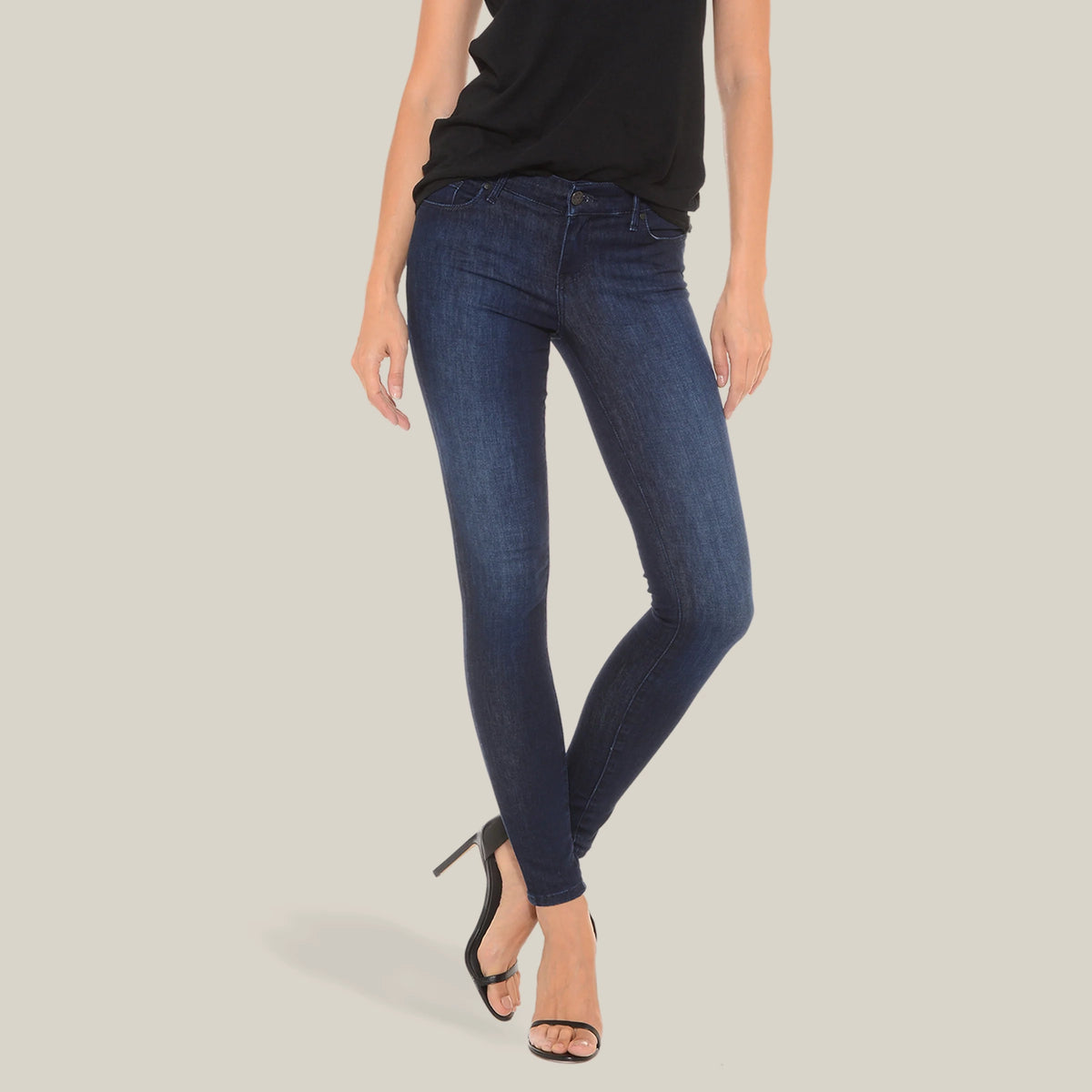 Women wearing Azul oscuro/medio Mid Rise Skinny Grove Jeans