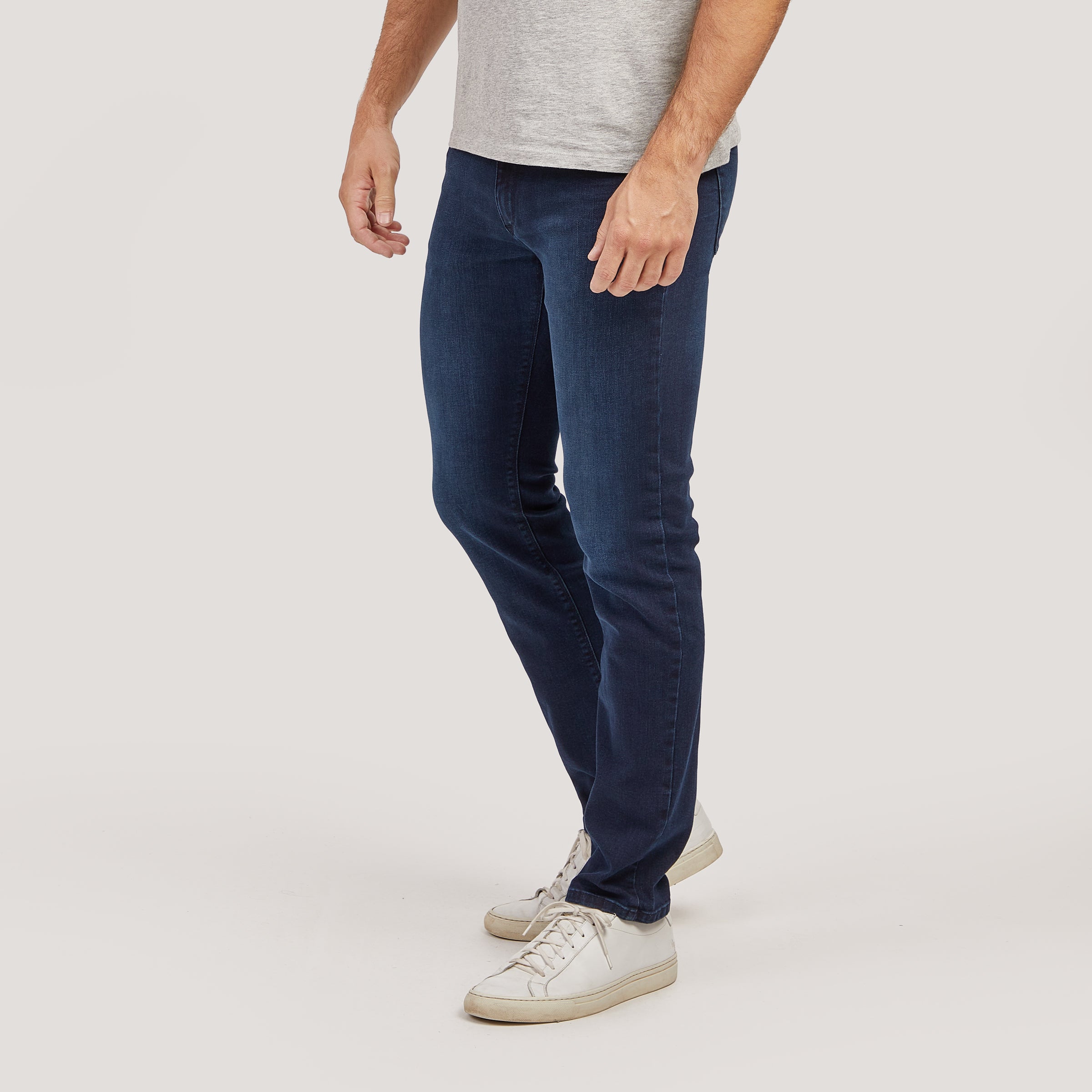 Men wearing Bleu Médium Slim Wooster Jeans