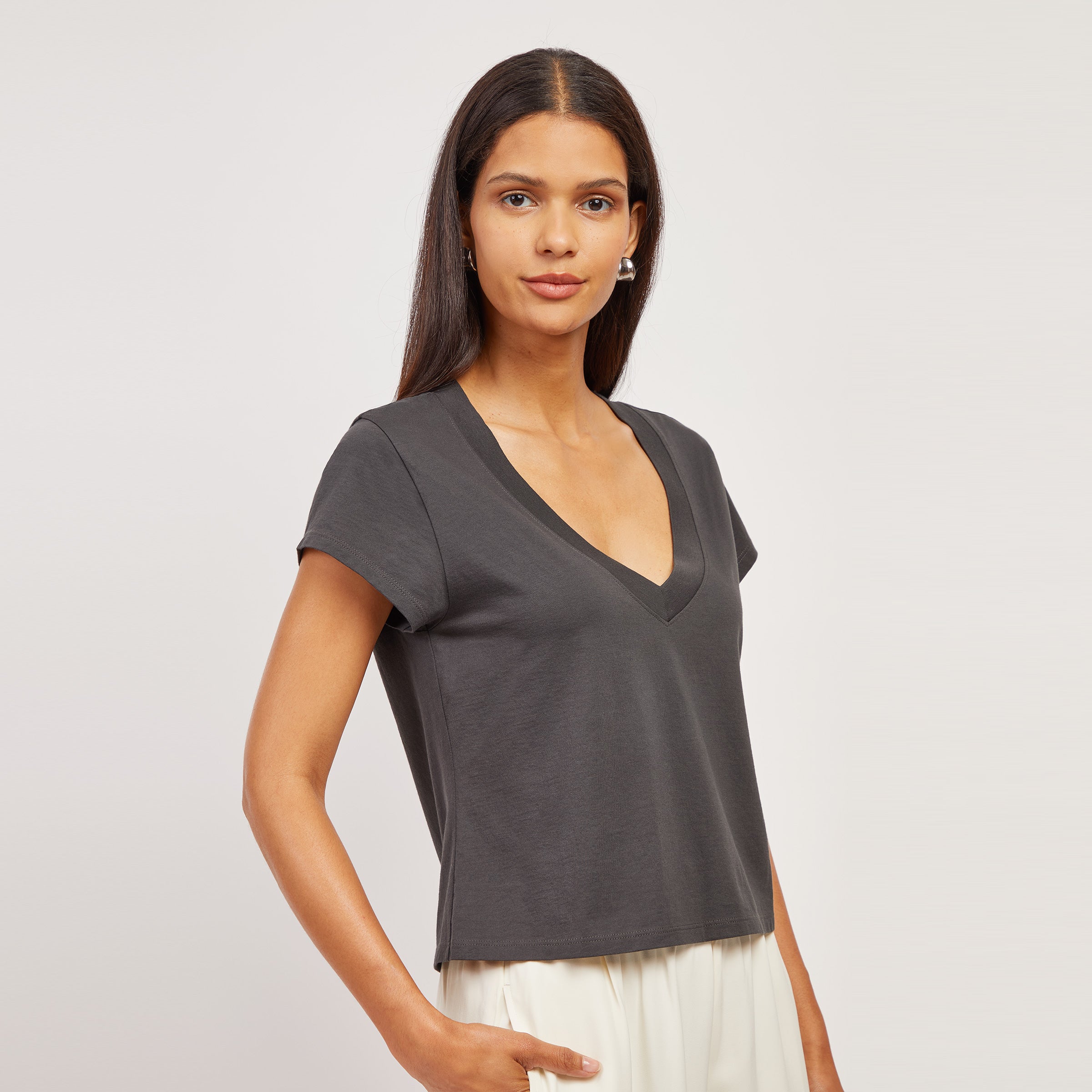 Mott & Bow Women's V-Neck Cropped Short Sleeve Cotton T-Shirt | Vintage Gray | Gray Mott & Bow Women's V-Neck Cropped Short Sleeve Cotton T-Shirt | Vintage Gray | Gray