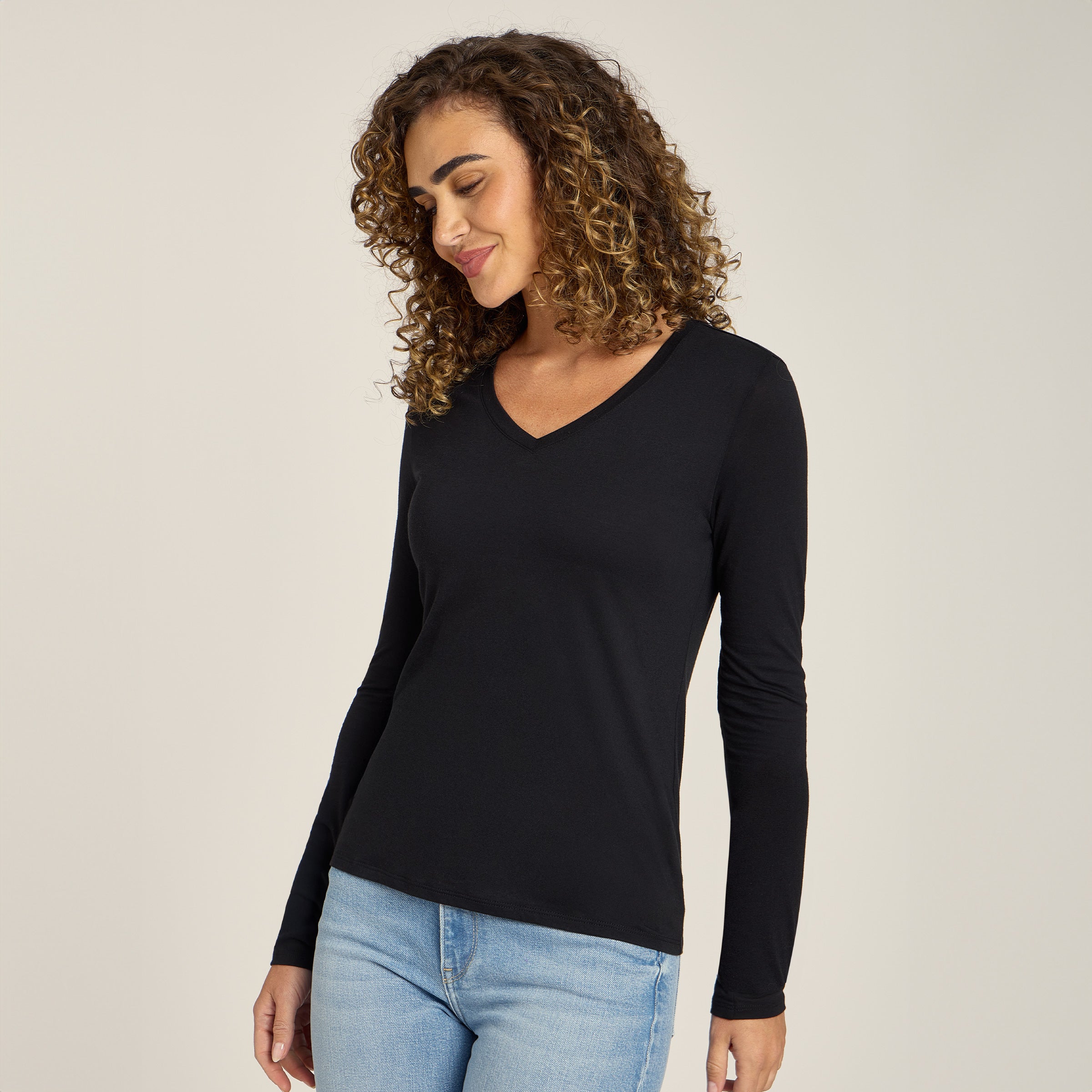 Women wearing Negro Long Sleeve V-Neck Tee Marcy