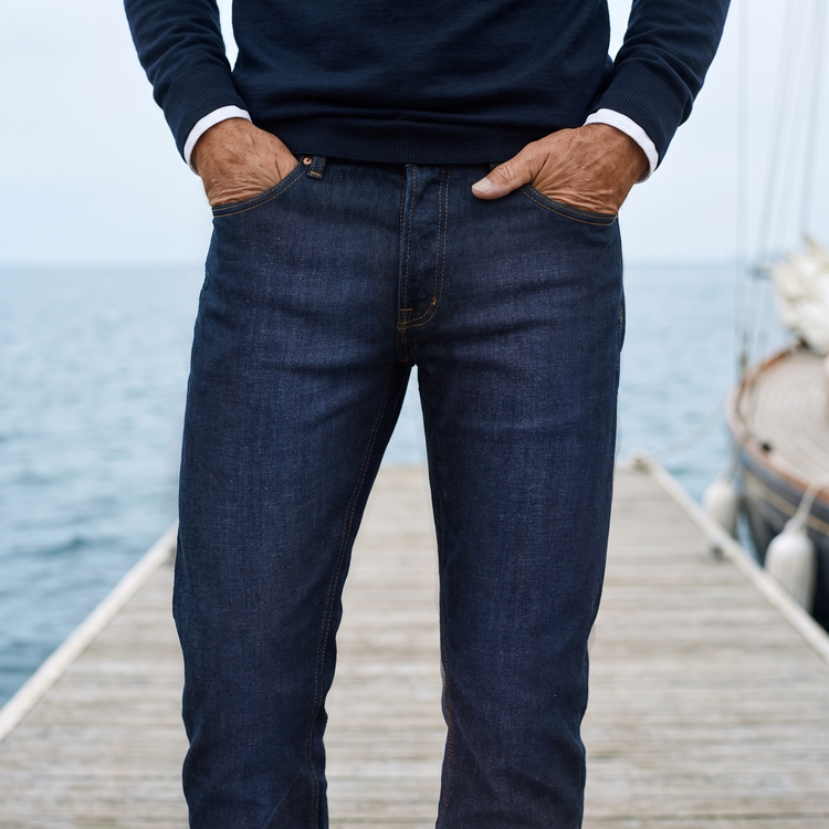 Men wearing Azul oscuro Straight Crosby Jeans