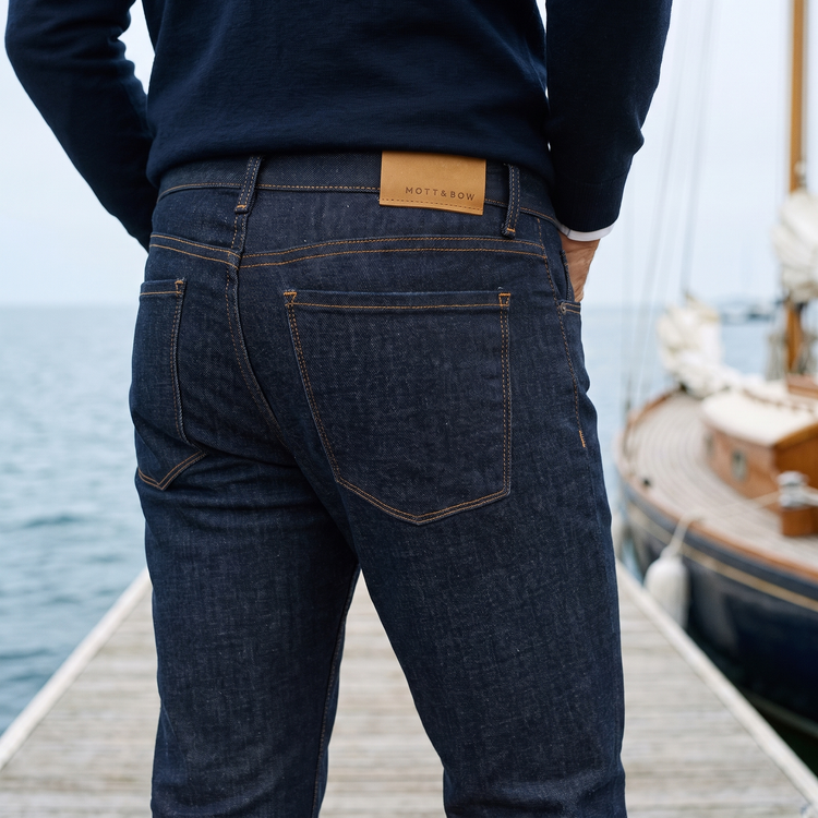Men wearing Azul oscuro Straight Crosby Jeans