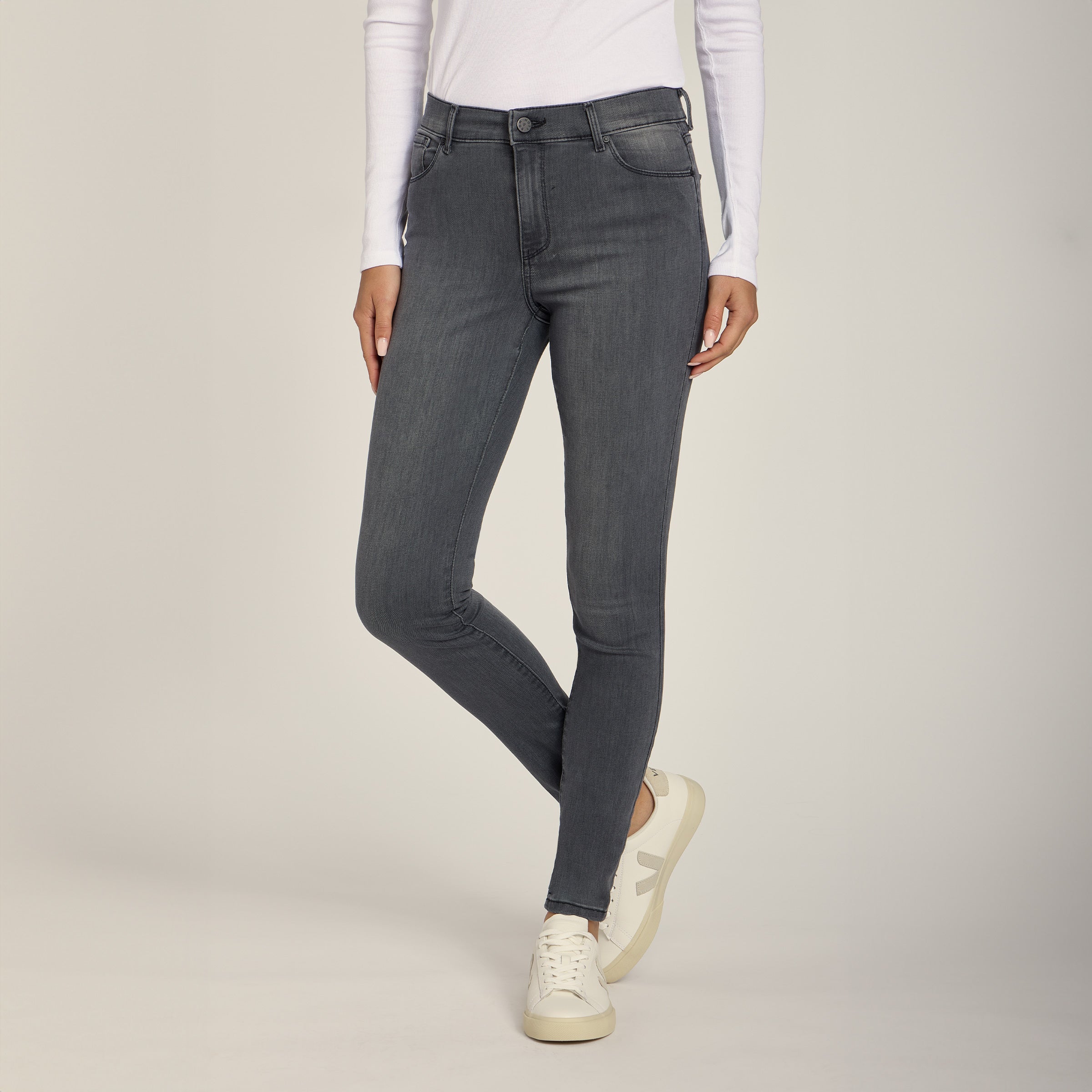 Women wearing Gris Médium High Rise Skinny Orchard Jeans