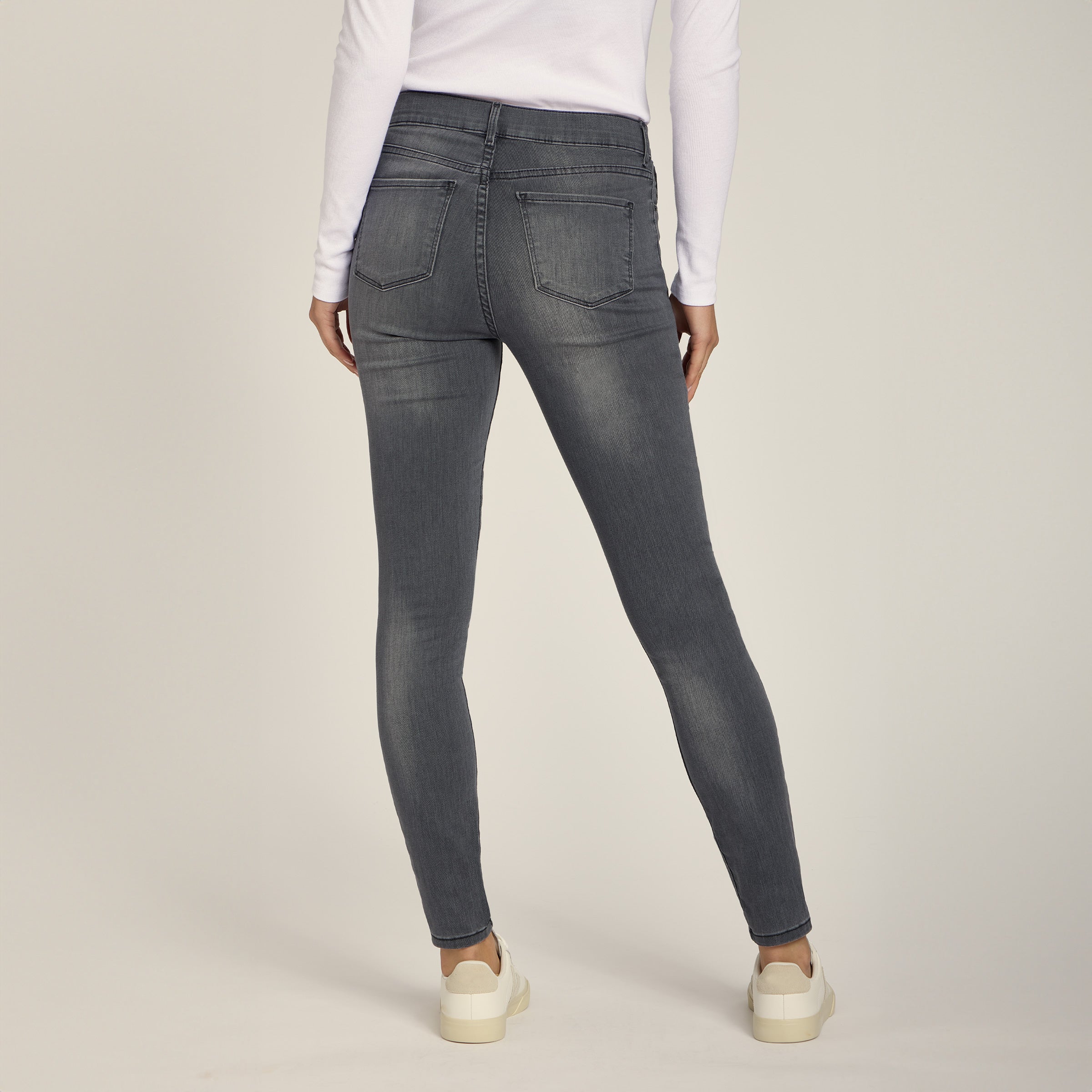 Women wearing Gris Médium High Rise Skinny Orchard Jeans