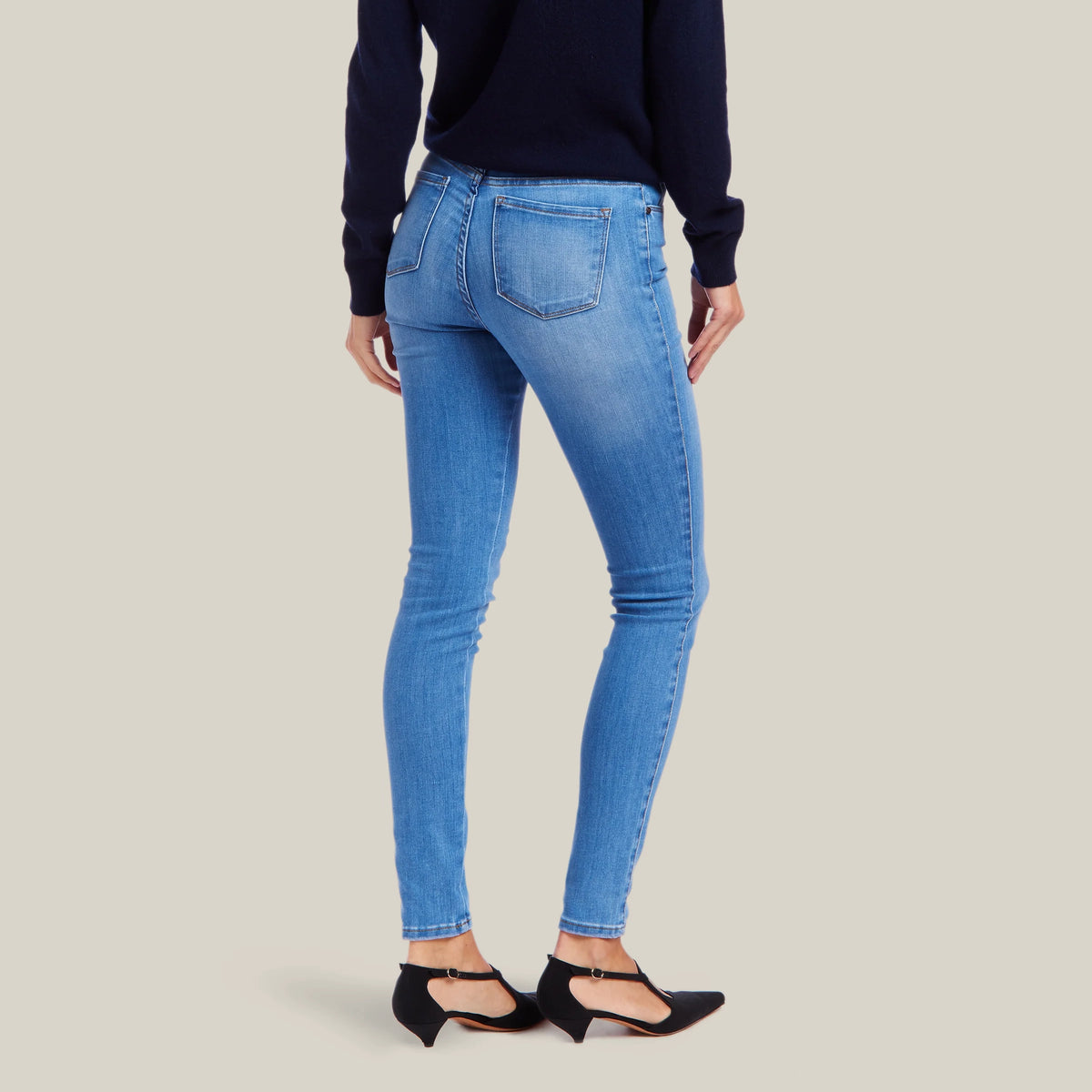 Women wearing Azul claro High Rise Skinny Jane Jeans