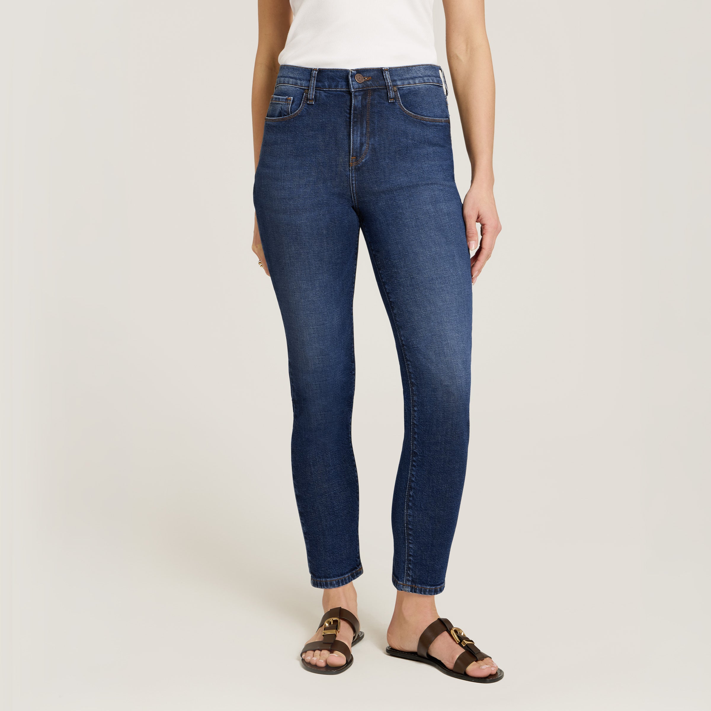 Women wearing Rinse High Rise Mom Ridge Jeans