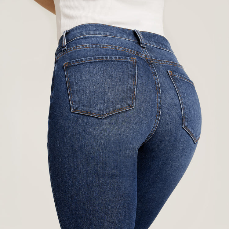 Women wearing Rinse High Rise Mom Ridge Jeans