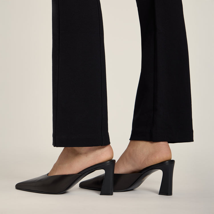 Women wearing Black Slim Knit Pant