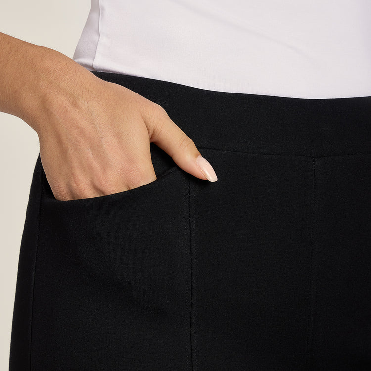 Women wearing Black Slim Knit Pant