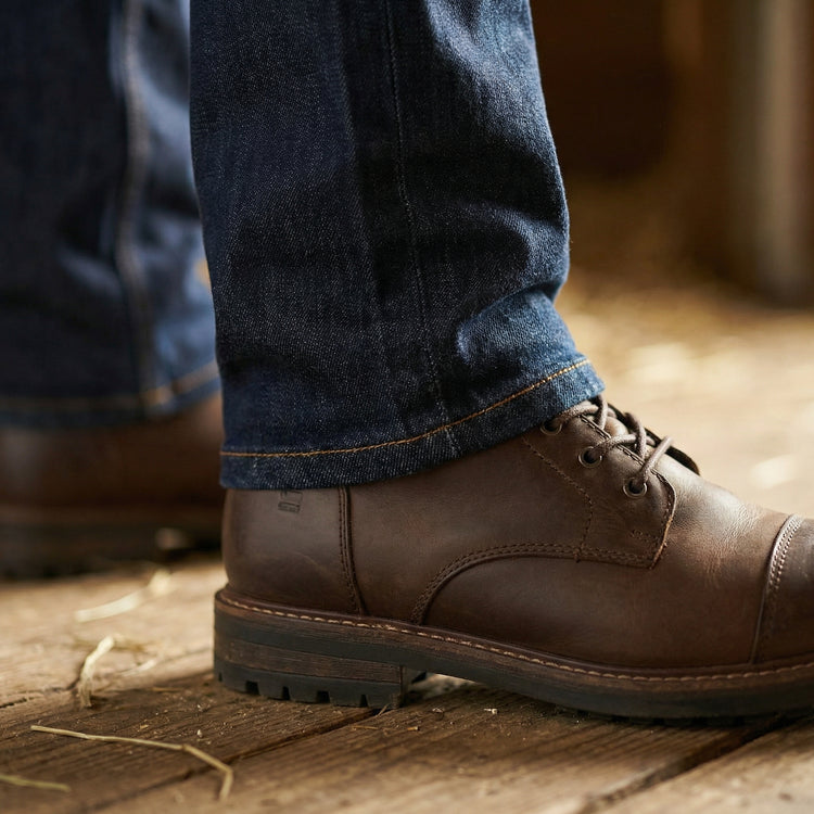 Men wearing Dark Blue Straight Crosby Jeans