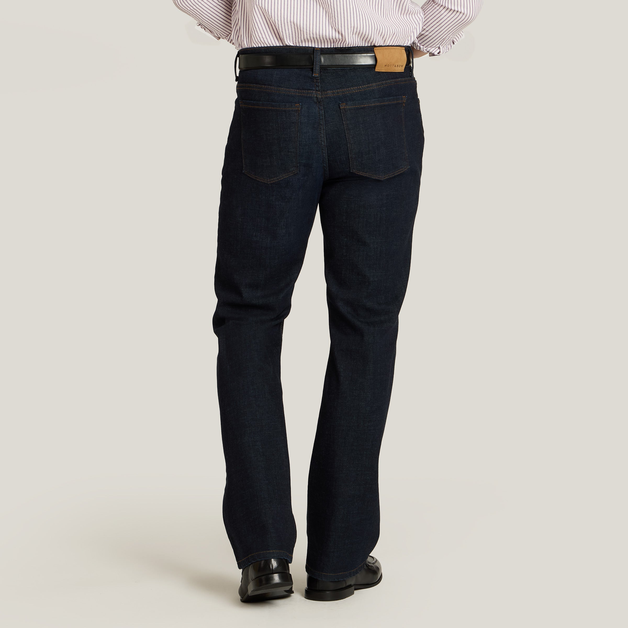 Men wearing Dark Blue Straight Crosby Jeans