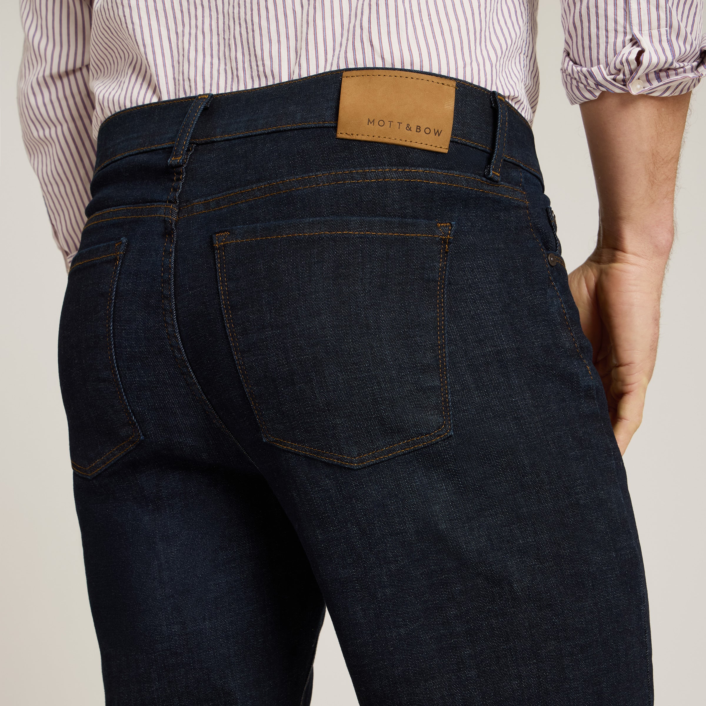 Men wearing Dark Blue Straight Crosby Jeans