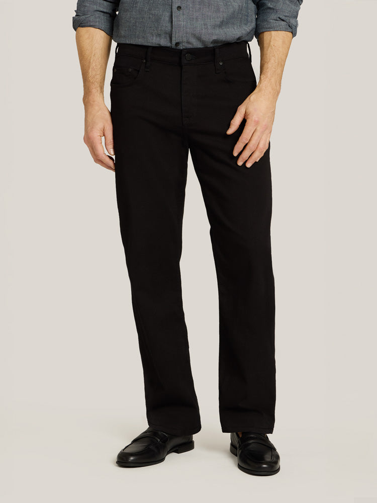 Men wearing Black Straight Jay Jeans