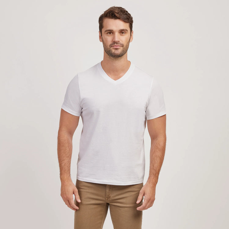 Men wearing White Mott&Bow | Classic V-Neck Driggs tee tt