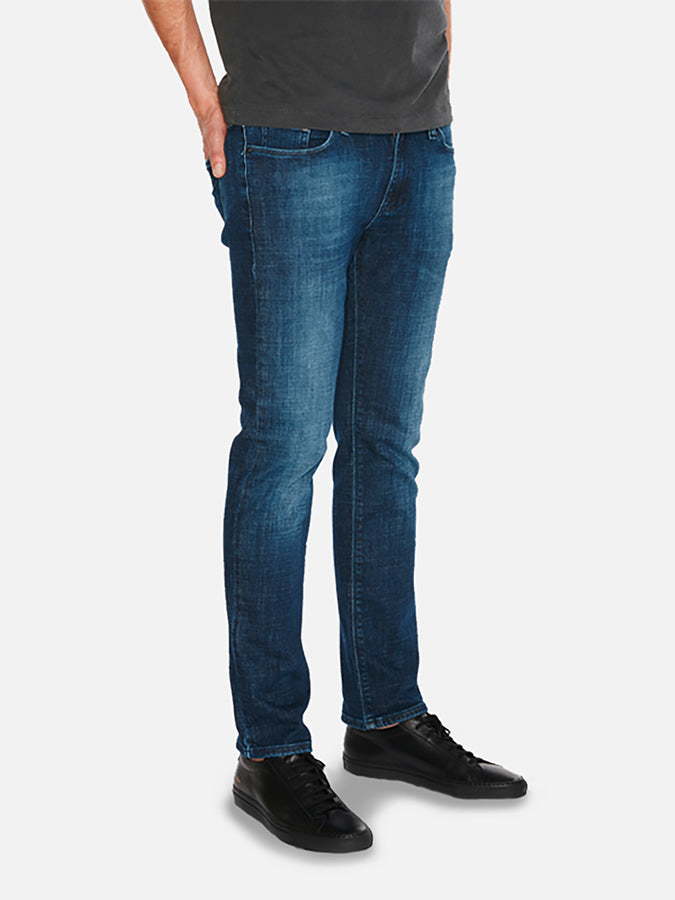 Men wearing Azul medio Slim Wooster Jeans