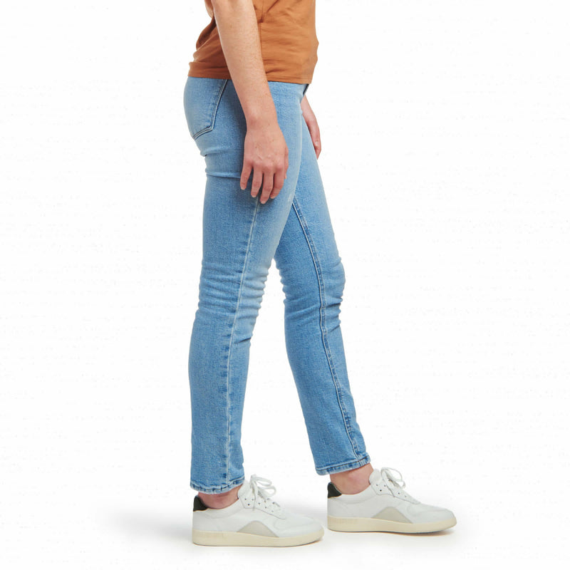Women wearing Azul claro Slim Boyfriend Hubert Jeans