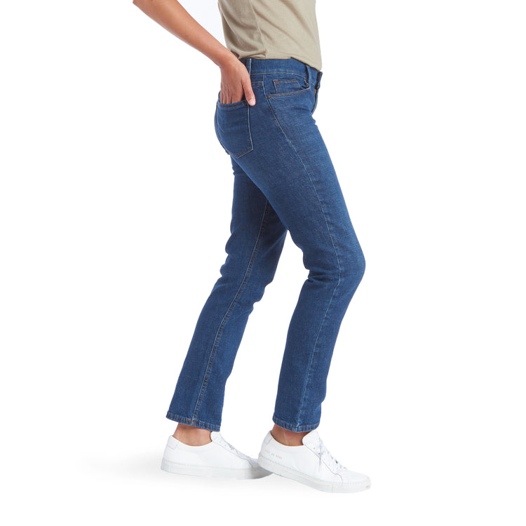 Women wearing Bleu  Médium/Foncé Slim Boyfriend Charlton Jeans