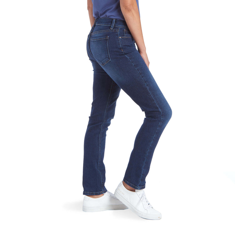 Women wearing Bleu  Médium/Foncé Slim Boyfriend Grand Jeans