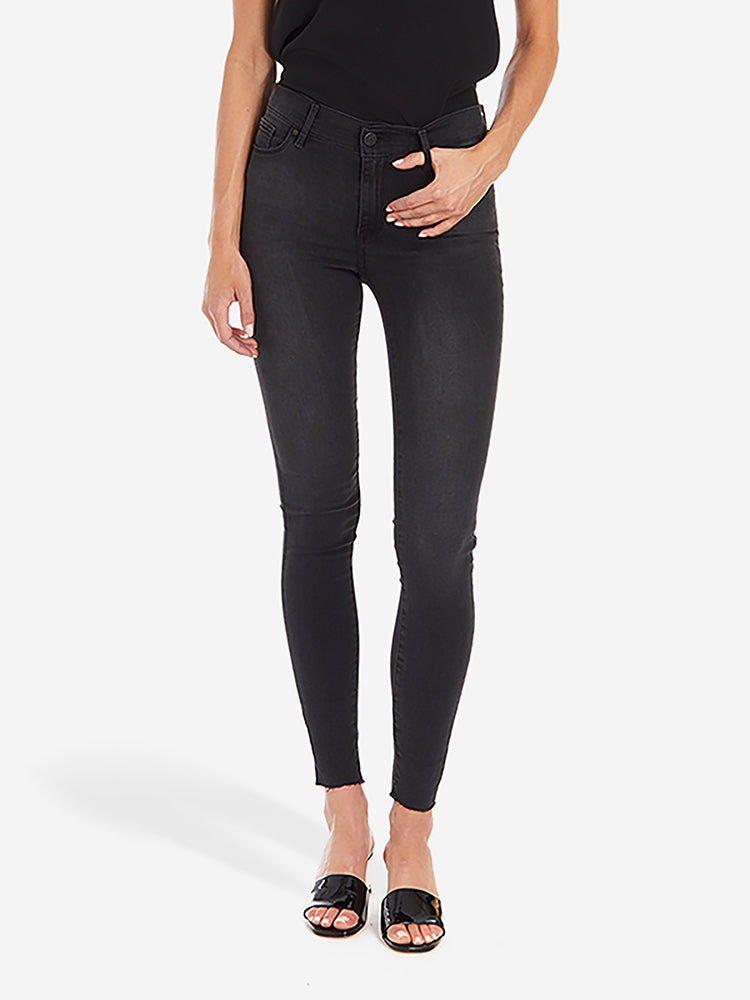 Women wearing Gris oscuro con dobladillo crudo High Rise Skinny Orchard Jeans