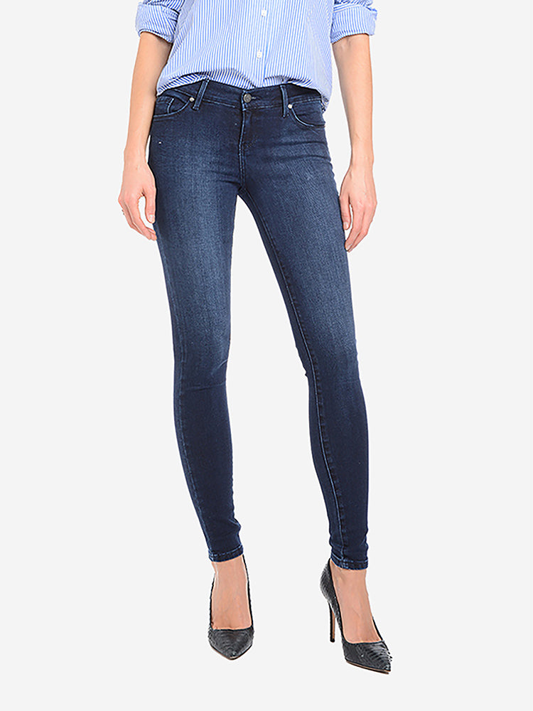 Women wearing Azul oscuro/medio Mid Rise Skinny Moore Jeans