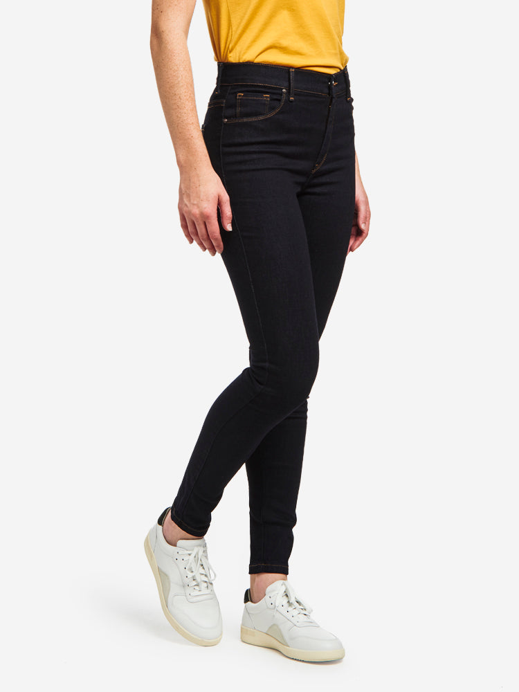 Women wearing Azul oscuro High Rise Skinny Moore Jeans