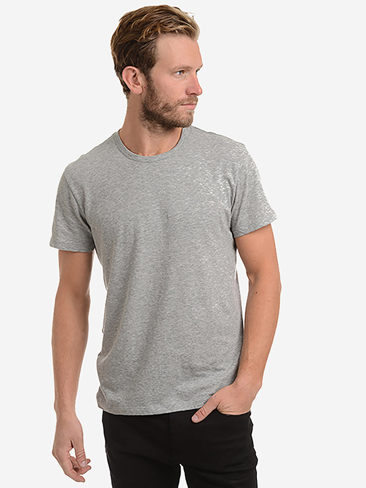 Men wearing Gris Chiné Classic Crew Driggs Tee